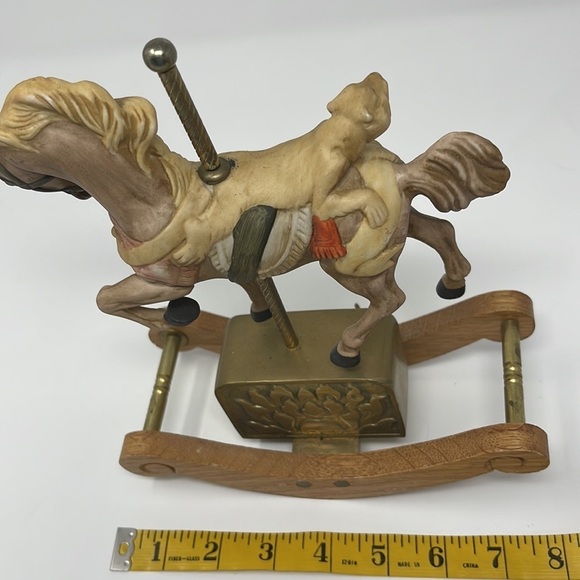 Vintage Willits Melodies Rocking Ceramic Horse Music Box Carousel 1984 - Picture 10 of 14